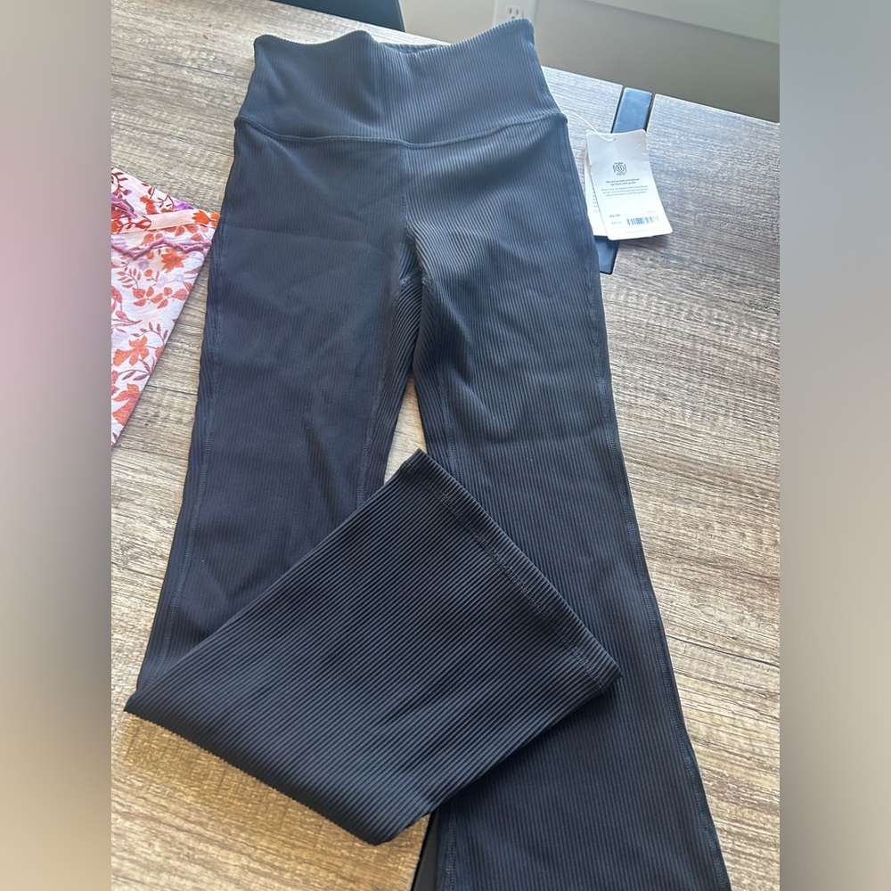 🤩NWT🤩 Athleta Elation Rib Crop Flare Leggings